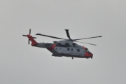 Morten 6 september 2023 - SAR Queen over Høyenhall, det Luftforsvaret redningstjeneste som kommer med sin  Leonardo AW101 Mk.612