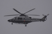 Morten 17 januar 2023 - LN-ORB over Høyenhall, her kommer det enda en som er ute i snøværet