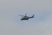Morten 24 mai 2023 - Politihelikopter over Høyenhall, men vi er ikke i den forbudte fly-sonen, så vi kan jo fremdeles se fly her