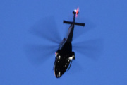 Morten 26 mars 2023 - Politihelikopteret besøker Høyenhall, rotorbladene oppfører seg annerledes på kvelden
