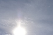 Morten 31 mars 2023 - Politihelikopteret og solen over Høyenhall, solen er sterk i dag