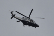 Morten 18 august 2024 - Politihelikopter over Høyenhall, det er enten LN-ORB eller LN-ORC som begge er en Leonardo AW169 fra 2019. Du ser skinnen over døren