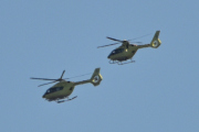 Morten 2 august 2024 - To luftambulansehelikoptre i formasjon over Høyenhall