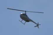 Morten 16 mai 2024 - LN-OKB besøker Høyenhall, det er Skytec som kommer med sin Robinson R44 Raven II fra 2008. Jeg prøvde å få deg med solen, men kamera ville ikke følge med