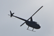 Morten 22 mai 2024 - Robinson R44 over Høyenhall, nå begynner jeg å gråte. Den har to antenner på taket og ingen stripe på siden
