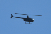 Morten 25 mai 2024 - Robinson R44 over Høyenhall, gjett hvem som har fulgt meg hjem - Mr. Robinson...