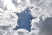 Morten 29 mai 2024 - LN-ORC over Høyenhall, dere må unnskylde meg. Jeg har vært i Hakadal i dag, men her ser jeg Bamsemums og Politihelikopteret sammen
