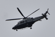 Morten 7 mai 2024 - LN-ORC over Høyenhall, men her kommer Politiet med sin nyeste Leonardo AW169 fra 2019