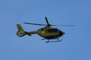 Morten 23 april 2025 - LN-OUJ over Høyenhall, det er Norsk Luftambulanse som kommer med sin Airbus H135 Lege Luftambulansetjenesten fra mai 2018