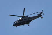 Morten 25 april 2025 - Politihelikopter over Høyenhall, klokken er 14.36 og jeg prøver å få dem med solen