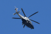 Morten 26 april 2025 - Politihelikopter over Høyenhall, klokken er 16.04 og her er dere for raske før dere forsvinner over taket