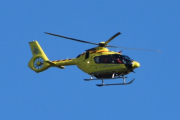 Morten 10 august 2025 - LN-OUJ besøker Høyenhall, klokken er 17.26 og det er Norsk Luftambulanse som kommer med sin Airbus H135 Lege Luftambulansetjenesten fra mai 2018