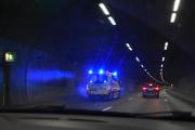 Morten 10 august 2025 - Politihelikopter over Høyenhall, klokken er 16.20 og når vi kjører hjem igjen så blir vi forbikjørt av en Ambulansebil. Det er en Mercedes-Benz Sprinter 419 Pro 4x4 fra 2025. Dere aner ikke hvor mange ambulansebiler jeg har tatt bilder av på mine turer, men jeg har begynt med denne nå