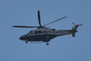 Morten 15 august 2025 - Politihelikopter over Høyenhall igjen, selv om dere stiller dere i posisjon, så klarer jeg ikke å lese hvem av dere det er