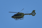 Morten 17 august 2025 - LN-OOT over Høyenhall, klokken er 13.46 og det er Norsk Luftambulanse som kommer med sin Airbus H145 Lege Luftambulansetjenesten fra februar 2018