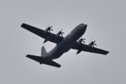 Morten 20 august 2025 - LN-ORA og Super Hercules over Høyenhall, min unnskyldning er at det var et stort tre i veien der dem møttes
