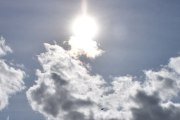 Morten 26 august 2025 - LN-ORB over Høyenhall, så må vi ha med solen, vi har minst 30 bilder av solen nå