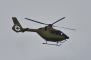 Morten 9 august 2025 - LN-OUJ over Høyenhall, klokken er 18.12 og jeg er hjemme fra hytta igjen. Det er Norsk Luftambulanse som er ute med sin Airbus H135 Lege Luftambulansetjenesten fra mai 2018