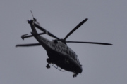 Morten 8 desember 2025 - Politihelikopter over Høyenhall, klokken er 11.15. Det skal vel ikke bli så vanskelig å se om jeg har sett Politiet 8 desember før. Nei, det har jeg ikke