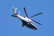 Morten 10 juli 2025 - Politihelikopter over Høyenhall, klokken er 18.12, og her har jeg to valg