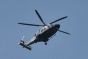 Morten 13 juli 2025 - LN-ORC besøker Høyenhall, klokken er 13.18 og det er Politiet som avlegger meg et besøk. Nå er det varmt om dagen, hvordan er det i helikopteret?