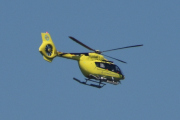 Morten 20 juli 2025 - LN-OOT over Hvitsten, og 15 minutter senere kommer Norsk Luftambulanse med sin Airbus H145 Lege Luftambulansetjenesten fra februar 2018