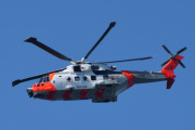 Morten 20 juli 2025 - SAR Queen 0281 besøker Hvitsten, jeg er på hytta og dem legger seg i posisjon. Jeg har sett dem over Drøbak, men ikke her