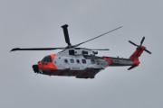 Morten 22 juli 2025 - SAR Queen 0281 over Høyenhall, det er Luftforsvaret redningstjeneste som kommer enda en gang i juli. Så nå begynner jeg å tenke på når Sea King og Bell 412 kom på banen den dagen i 2011 - alt for sent...