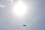 Morten 24 juli 2025 - LN-OOT besøker Høyenhall, klokken er 15.09 og det er Norsk Luftambulanse med sin Airbus H145 Lege Luftambulansetjenesten fra februar 2018 vi får sammen med solen