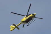 Morten 26 juli 2025 - LN-OUJ besøker Høyenhall, klokken er 19.10 og det er Norsk Luftambulanse som kommer med sin Airbus H135 Lege Luftambulansetjenesten fra mai 2018