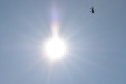 Morten 14 juni 2025 - LN-ORC over Høyenhall, klokken er 10.59 og vi får Politiet med sin Leonardo AW169 sammen med solen