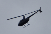 Morten 2 juni 2025 - LN-OGS over Høyenhall, det er Ove som er ute med sin Robinson R44 Raven fra 2006