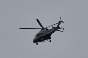 Morten 20 juni 2025 - Politihelikopter over Høyenhall, klokken er 19.33. I gamle dager tok jeg bare bilder lørdag og søndag, hvis det ikke var etter arbeidstid da. Men jeg så dem 20 juni 2022 og 20 juni 2023 og 20 juni 2024 også