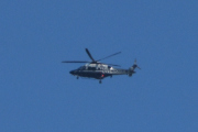 Morten 26 juni 2025 - Politihelikopter over Høyenhall, klokken er 13.57 og det behøver ikke og være det samme helikopteret som vi så i sted. Så leste jeg noe, Politiet vil ha tre nye helikopterbaser og fem nye politihelikoptre i framtiden