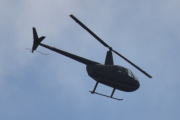 Morten 26 juni 2025 - Robinson R44 over Høyenhall, dem er akkurat for langt unna