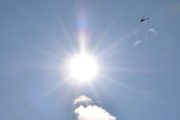 Morten 29 juni 2025 - Robinson R44 over Høyenhall, men jeg fikk dem med solen. Jeg så flere den 29 juni 2023, og da er vi på Oslo Helikopterklubb