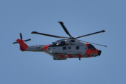 Morten 29 juni 2025 - SAR Queen 0281 over Høyenhall, men jeg har 192 bilder av SAR Queen. Så kanskje jeg finner noen