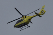 Morten 11 mai 2025 - LN-OUJ over Høyenhall, det er Norsk Luftambulanse som er ute med sin Airbus H135 Lege Luftambulansetjenesten fra mai 2018