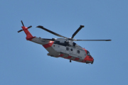 Morten 30 mai 2025 - Luftforsvaret redningstjeneste og Norsk Luftambulanse over Høyenhall. Var det i mai 2021 at SAR Queen overtok etter Sea King, det var nok en milepælsdag for Luftforsvaret redningstjeneste tenker jeg - skrev jeg i 2022