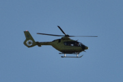Morten 19 november 2025 - LN-OUJ over Høyenhall, klokken er 12.12 og det er Norsk Luftambulanse som er ute med sin Airbus H135 Lege Luftambulansetjenesten fra mai 2018