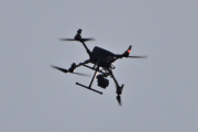 Morten 29 november 2025 - Drone over Høyenhall igjen, klokken er 12.17 og nå reiser den tilbake igjen - retning Oslofjorden