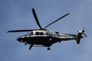 Morten 12 oktober 2025 - LN-ORC besøker Høyenhall, klokken er 11.47. Det er Politiet som legger seg i posisjon med sin Leonardo AW169 som dem fikk i oktober 2019