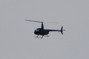 Morten 12 oktober 2025 - Robinson R44 over Høyenhall, klokken er 13.08 og dem er for langt unna som vanlig. Men holder dere retningen nå
