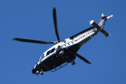Morten 25 september 2025 - LN-ORC over Høyenhall, klokken er 11.25 og det er tiende gangen dem passerer. Skal vi gi oss nå, har noen gamle tegninger fra pappa med fly på, som jeg må ta bilder av