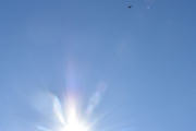 Morten 24 september 2025 - LN-ORB besøker Høyenhall, men her fikk vi med solen. Vi har mange solbilder i september, den 11 og 20 september 2022. Da skrev jeg at det er knivstikking og skyting annen hver dag