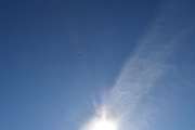 Morten 25 september 2025 - LN-ORC over Høyenhall igjen, og her får vi med både jetflystripa og solen