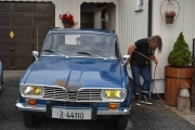 Lørdags morgen og nå vasker han bilen og ny dynamo er på plass, kanskje jeg for konkurranse i morgen? Fillern også