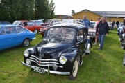 Men her har vi en Renault 4CV, og så blank og fin