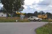Her skal vi til høyre men det står en bil der og følger med