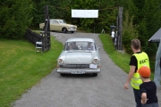 Flere kommer til mål, her en god gammel Opel